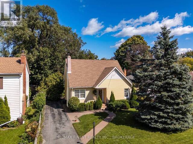 15 ALEXANDER STREET Kingston Ontario, K7M 3H1 - 4 Bedrooms Home For Sale