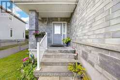 925 BLOSSOM STREET | Kingston Ontario | Slide Image Three