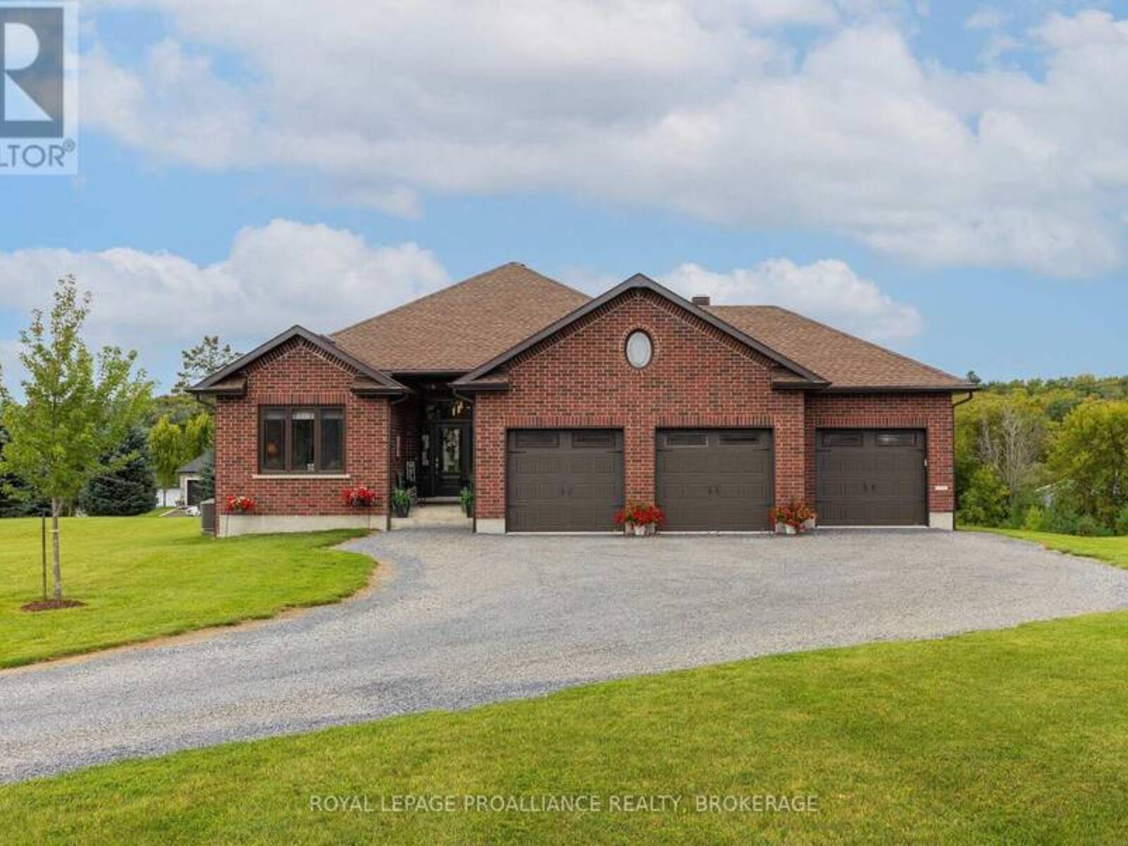 4 SANDSTONE COURT, South Frontenac, Ontario K0H 1H0