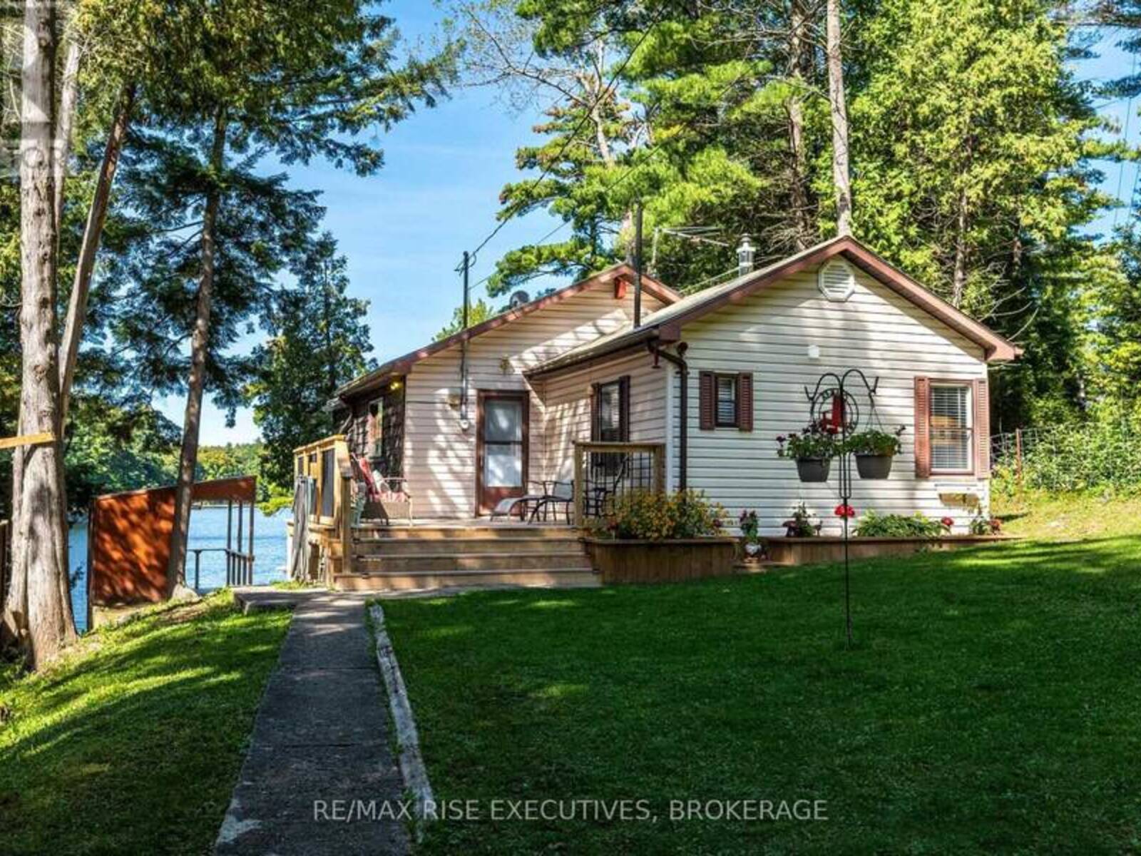 1123 WILLYS LANE, South Frontenac, Ontario K0H 1W0