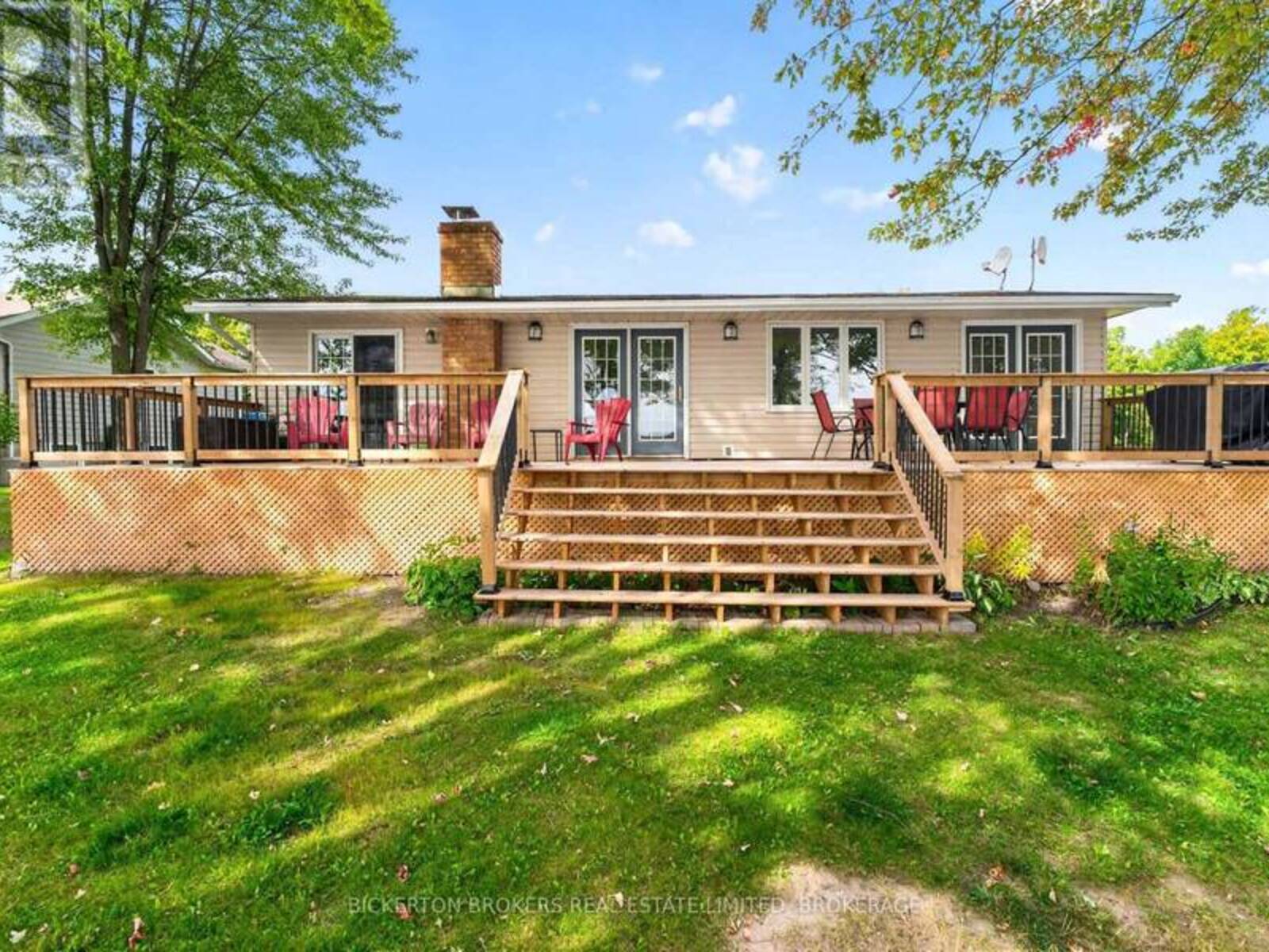 233 JOHNSON BAY LANE, Gananoque, Ontario K7G 2G9