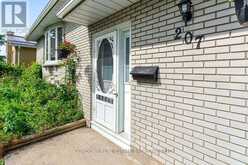 207 ROBERT WALLACE DRIVE | Kingston Ontario | Slide Image Four