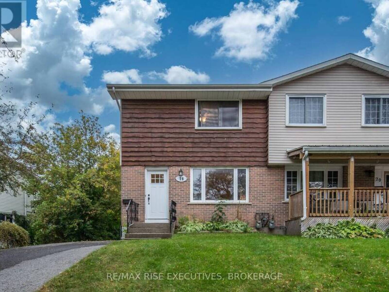 18 CARRIAGE COURT AVENUE, Kingston, Ontario K7K 5X2
