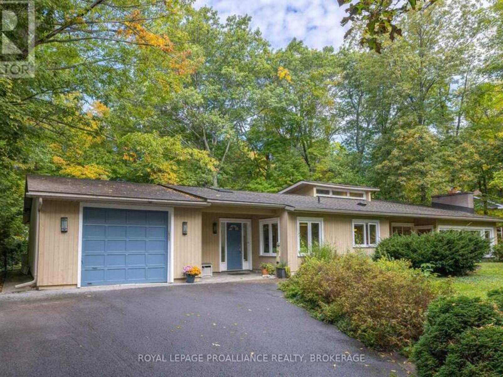 27 RIVERSIDE DRIVE, Kingston, Ontario K7L 4V1