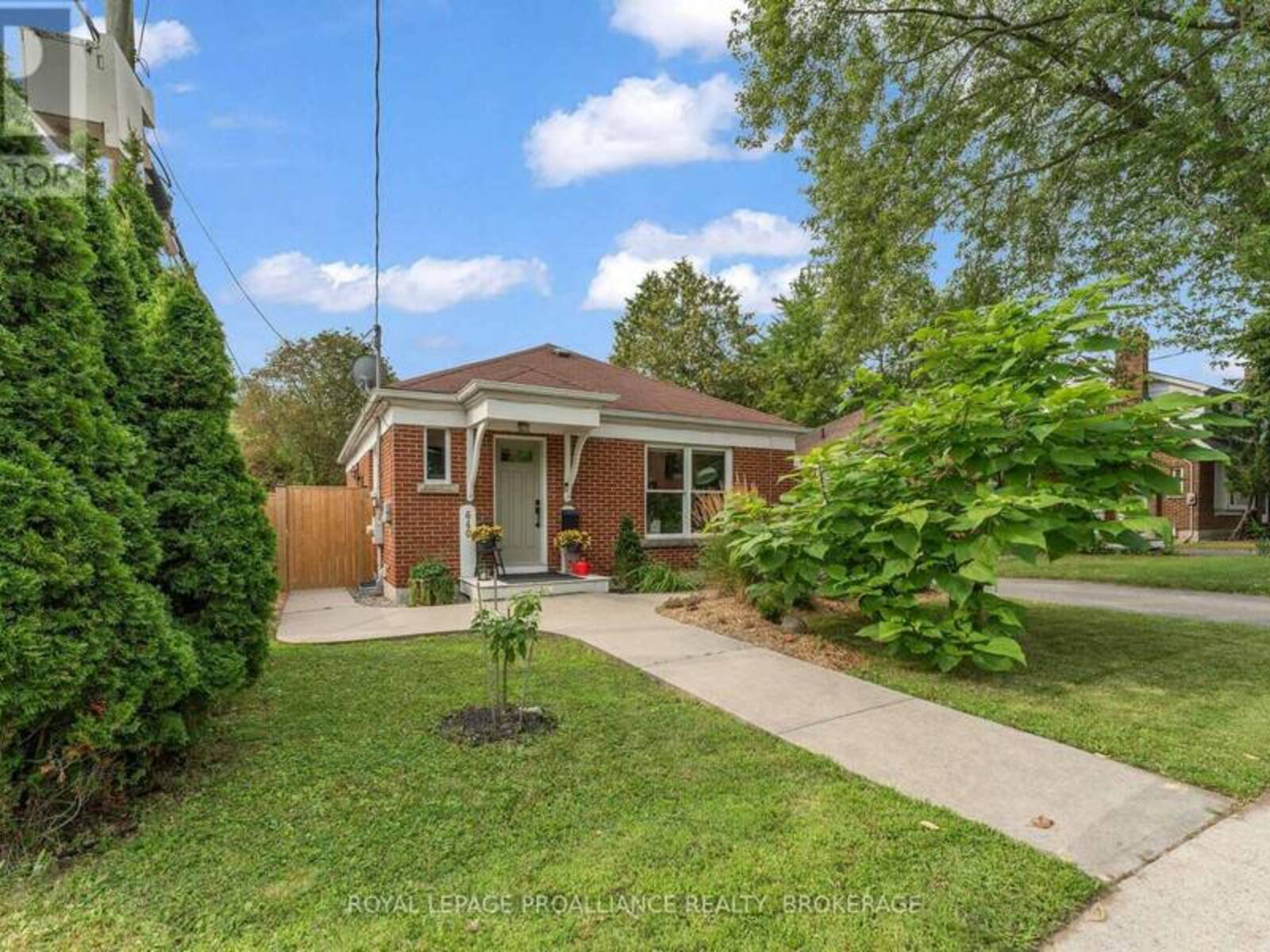 640 BROCK STREET, Kingston, Ontario K7L 1V6