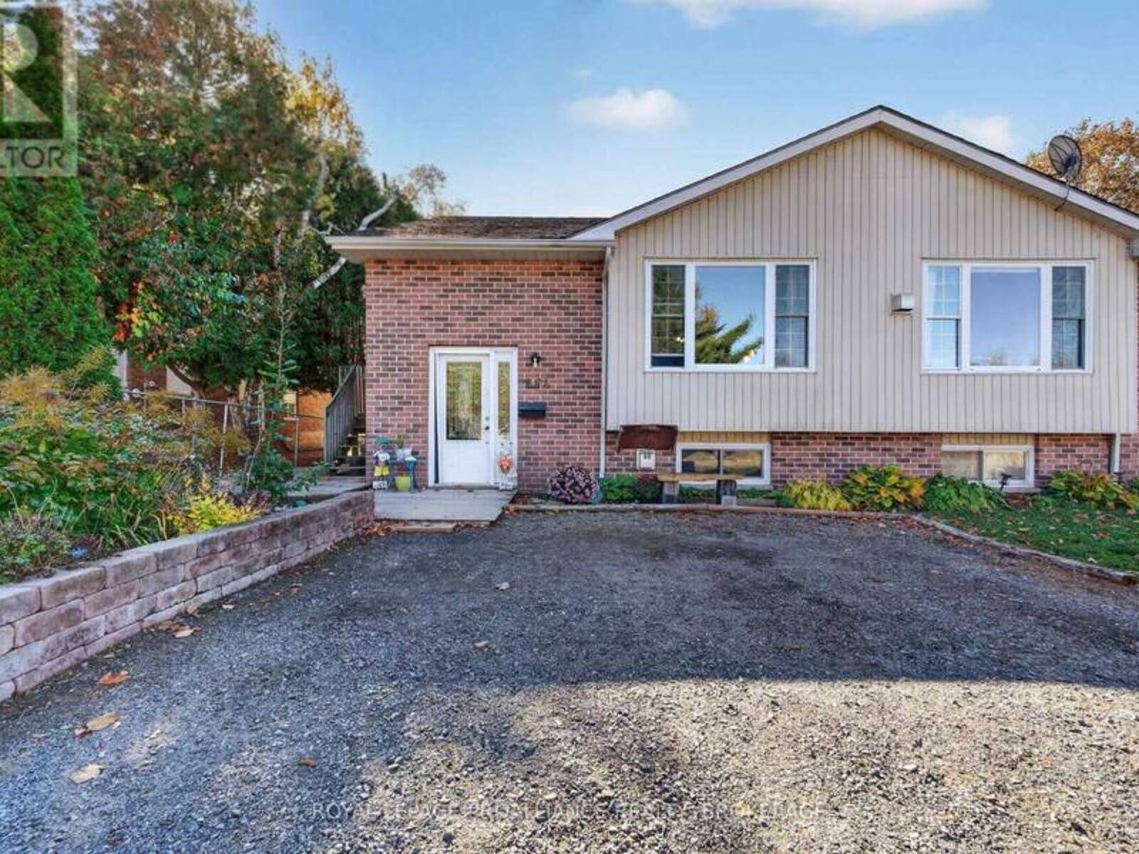 464 HENRIETTA STREET, Gananoque, Ontario K7G 1X7