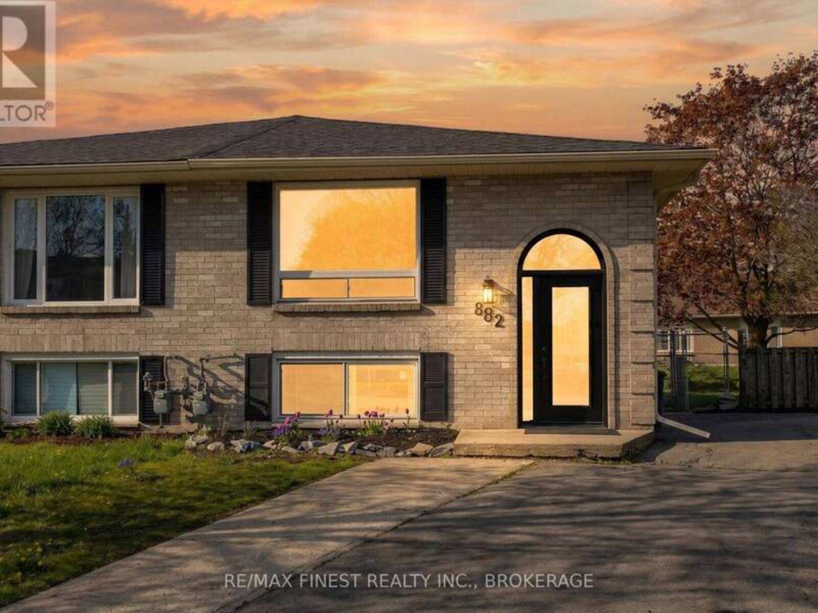 882 BEACONHILL COURT, Kingston, Ontario K7P 2A9