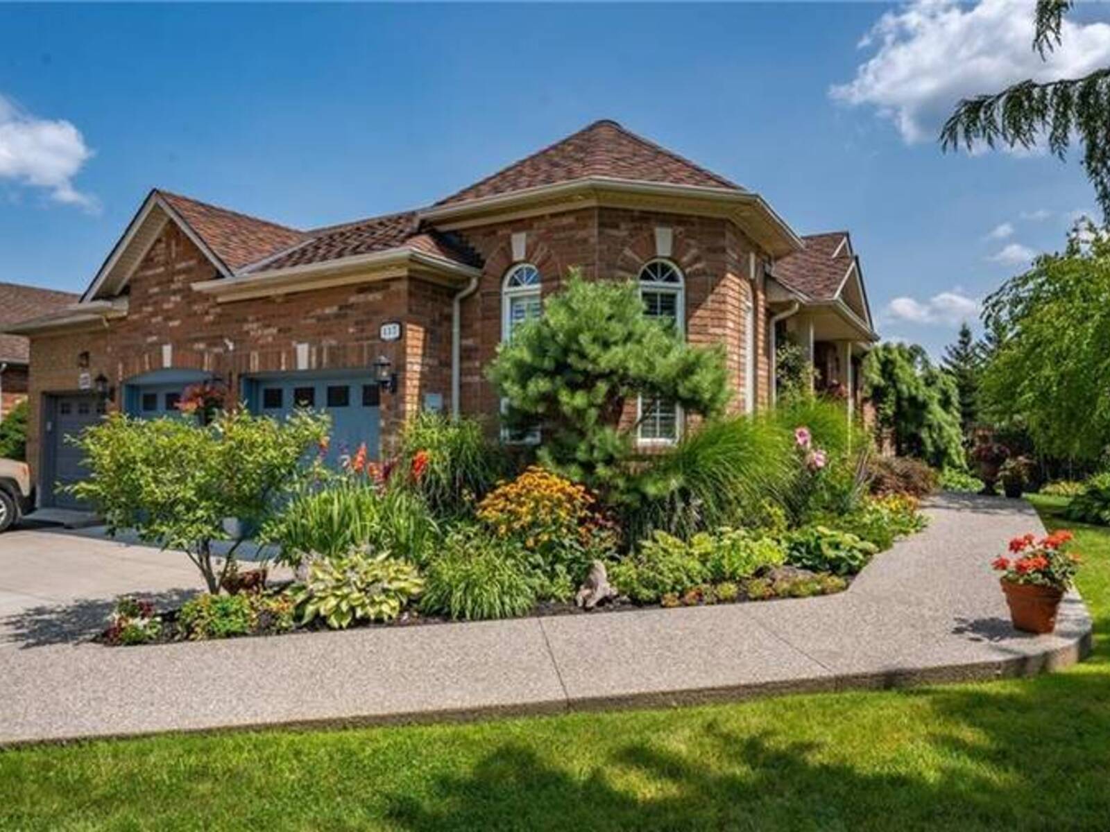 137 THOROUGHBRED Boulevard, Ancaster, Ontario L9K 1N2