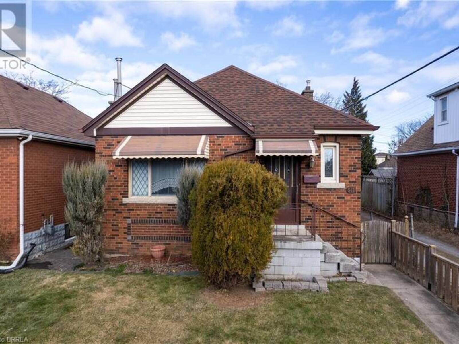 547 ROXBOROUGH Avenue, Hamilton, Ontario L8H 1R6