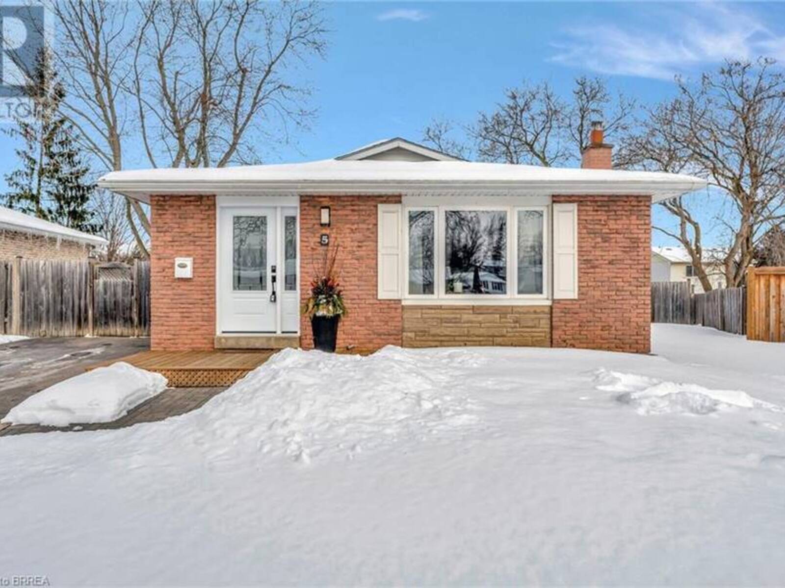 5 THISTLEDOWN Drive, Brantford, Ontario N3R 6R3