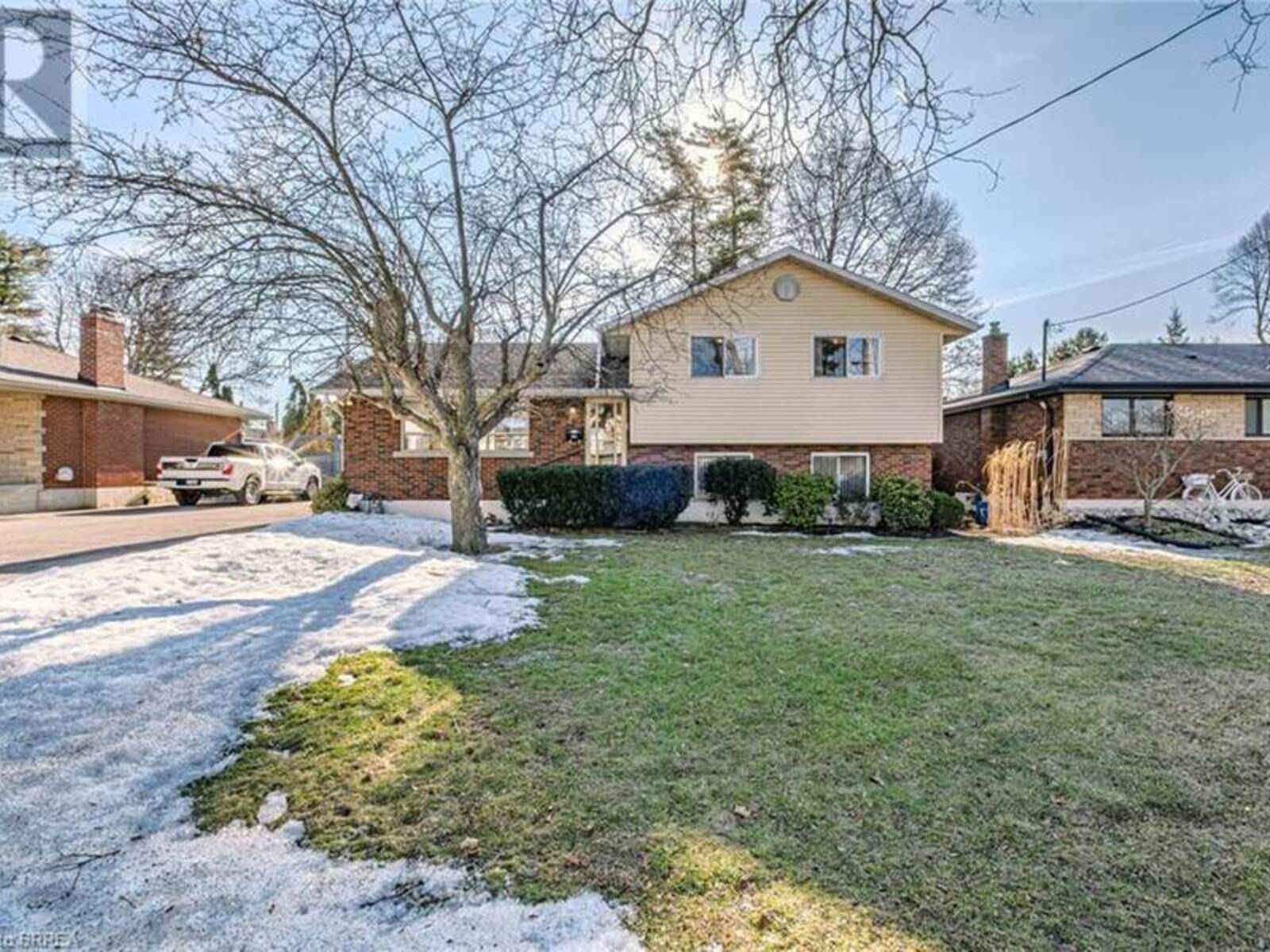 45 PUSEY Boulevard, Brantford, Ontario N3R 2S1