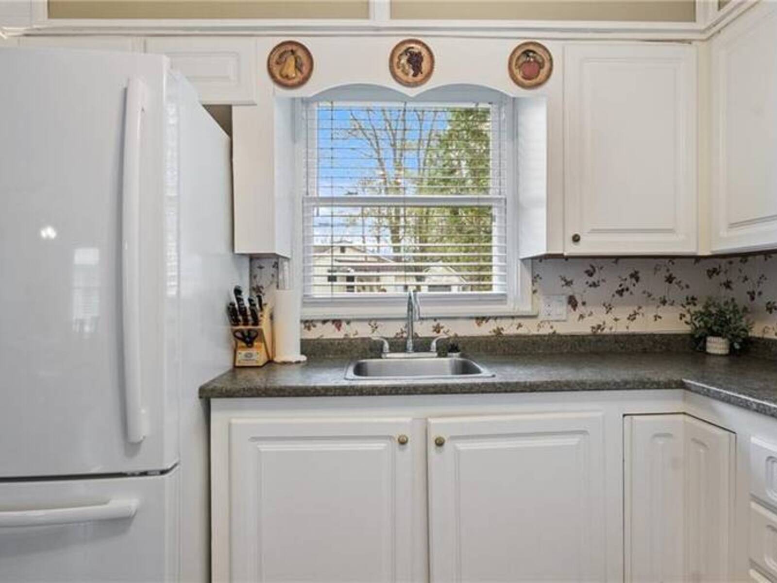 303 CEDAR Drive, Turkey Point, Ontario N0E 1T0