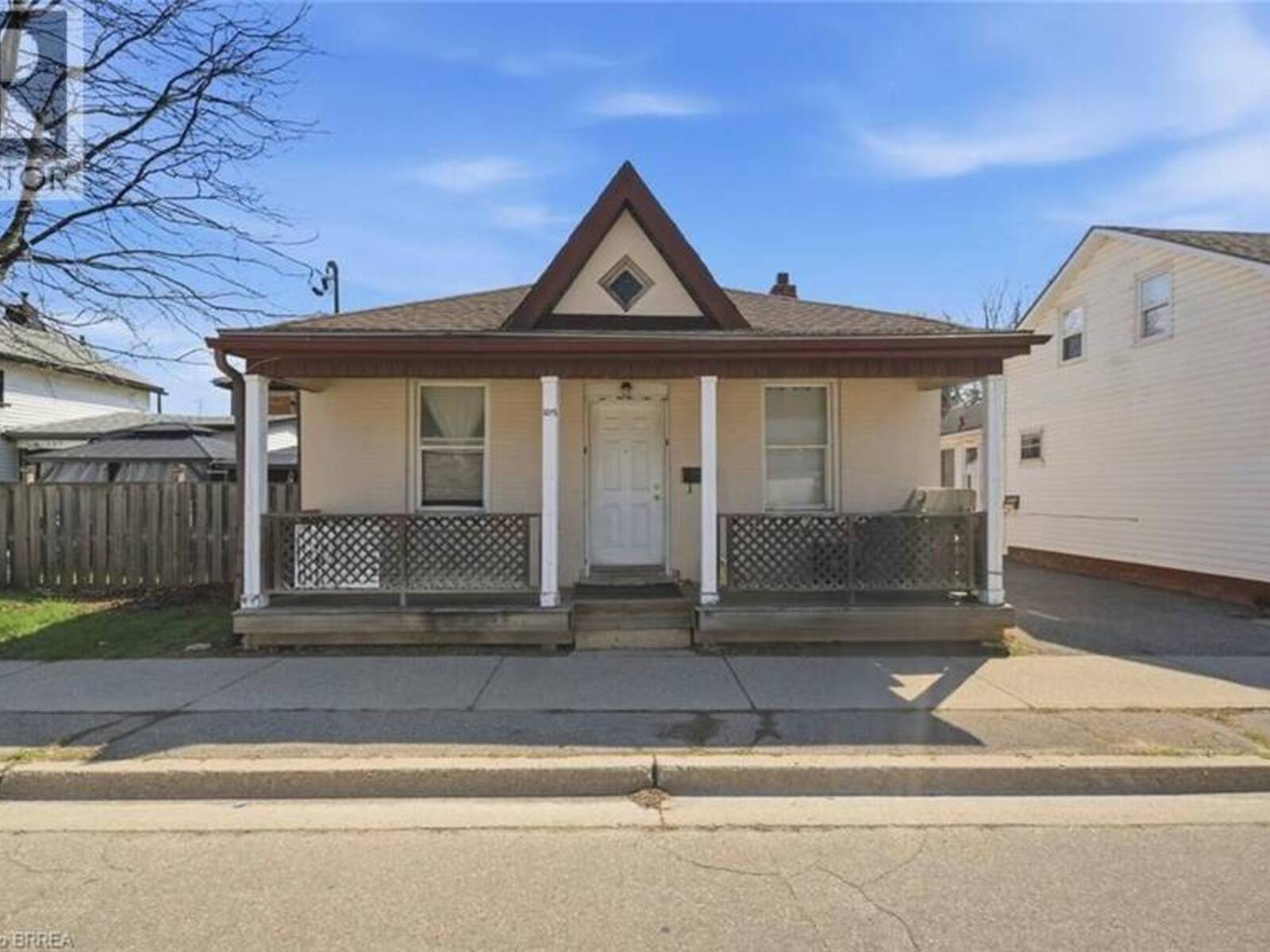 103 QUEEN Street, Brantford, Ontario N3T 3C1