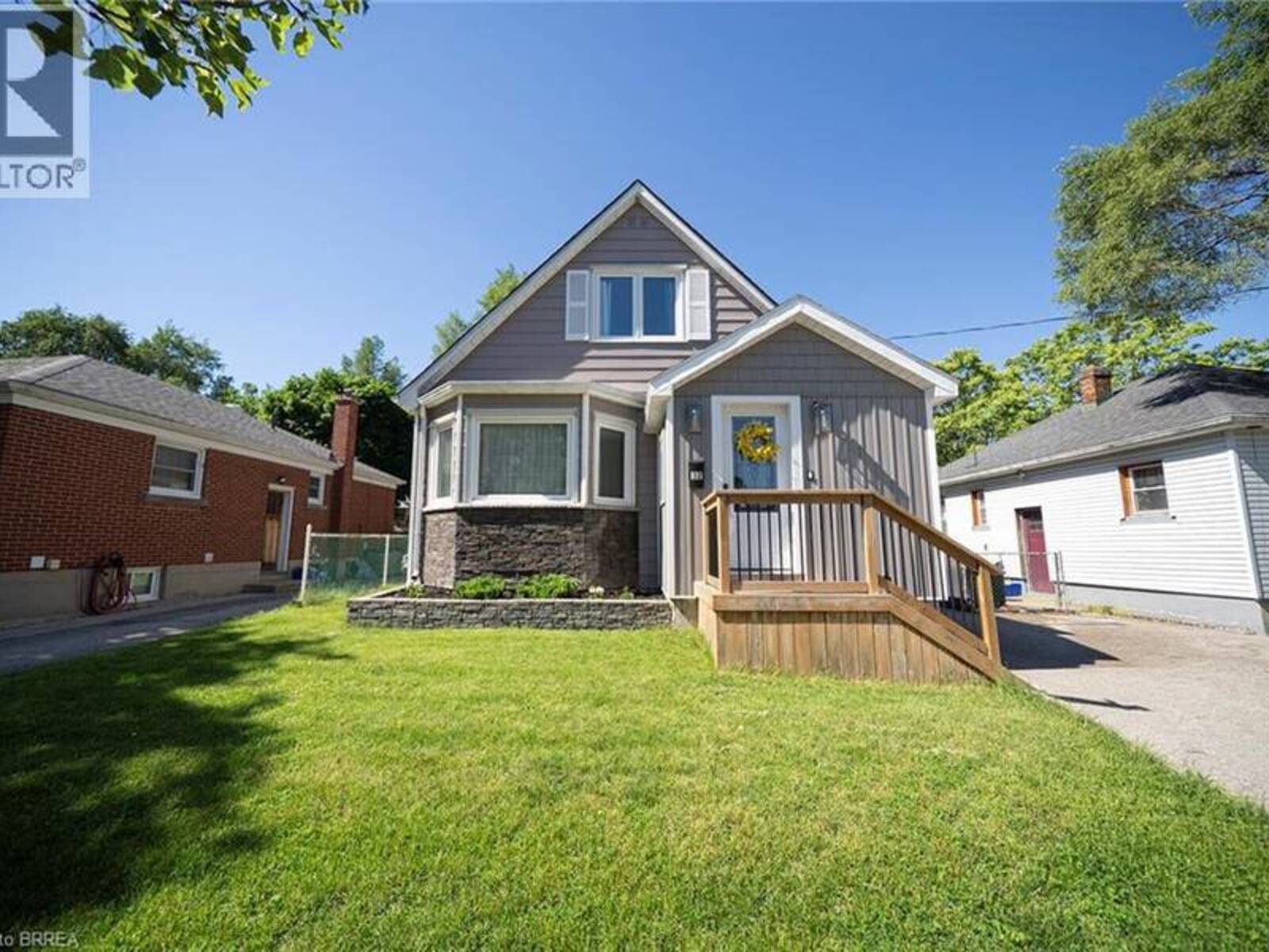 32 ELMWOOD Avenue, Brantford, Ontario N3R 2J8