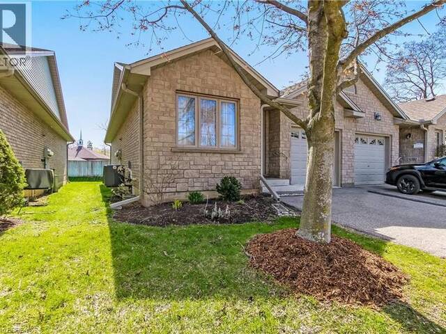 19 HANLON Place Unit# 15 Paris Ontario, N3L 4E7 - 3 Bedrooms Condo For Sale