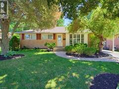 35 VARADI Avenue Brantford Ontario, N3R 3N2