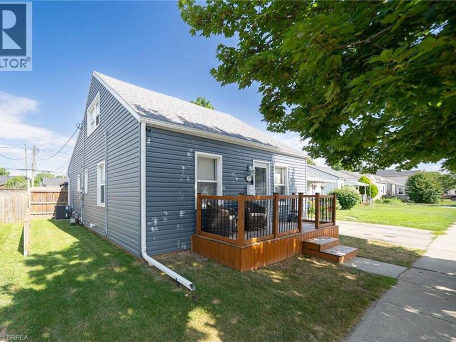 77 EIGHTH Avenue, Brantford, Ontario N3S 1C4