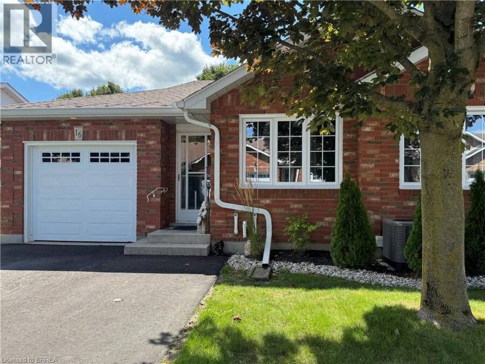 60 WHITLAW Way Unit# 16, Paris, Ontario N3L 4C3
