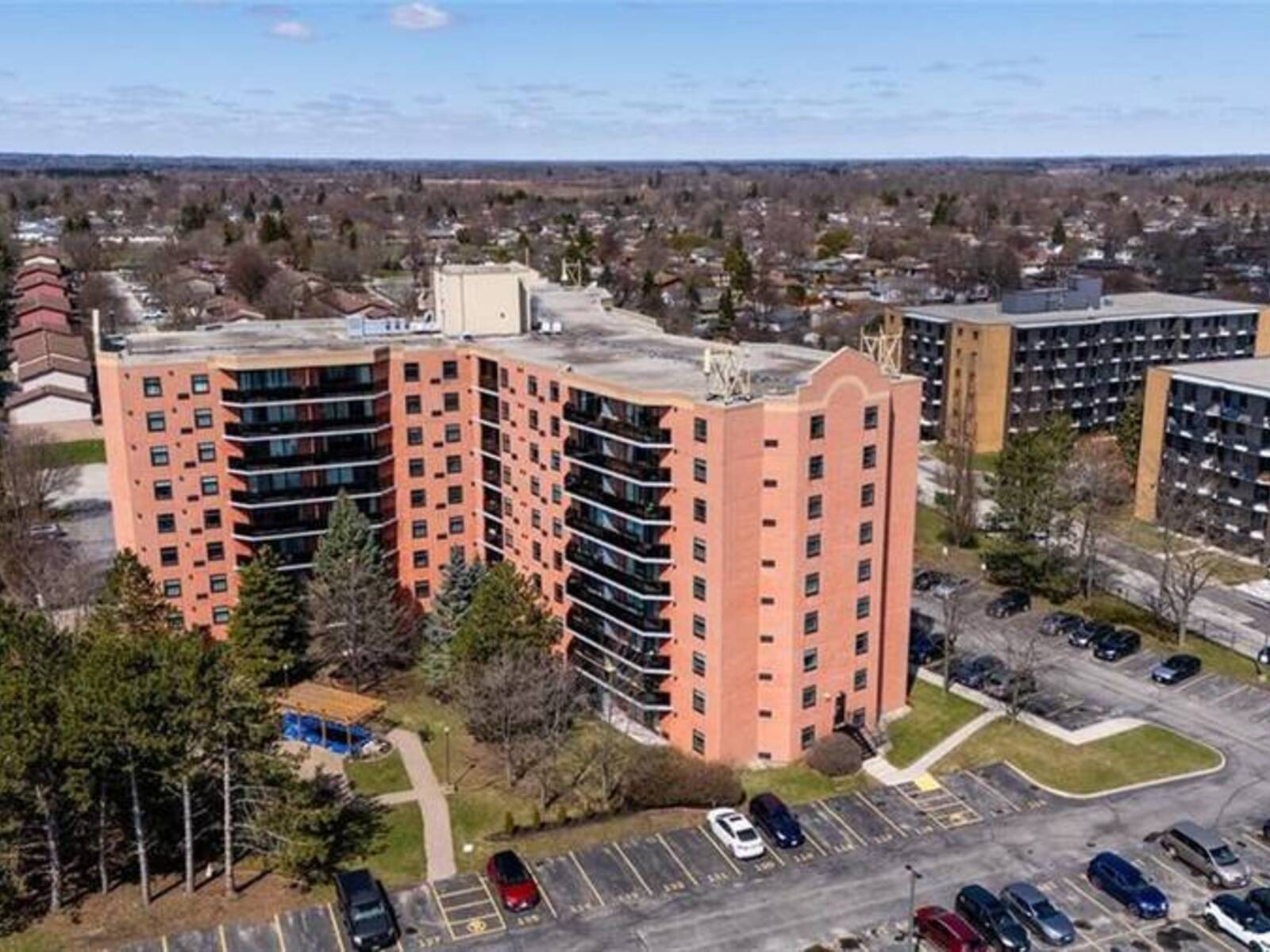 9 BONHEUR Court Unit# 601, Brantford, Ontario N3P 1Z5