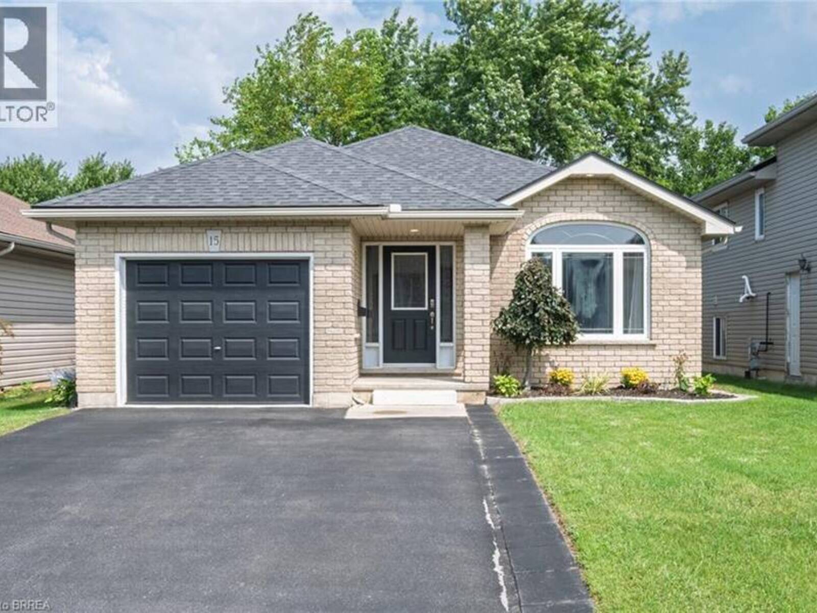 15 LANDON Avenue, Simcoe, Ontario N3Y 5J8