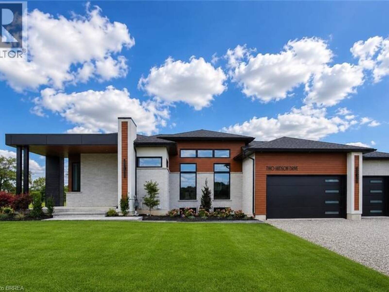 2 HUDSON Drive, Brantford, Ontario N3T 6V6
