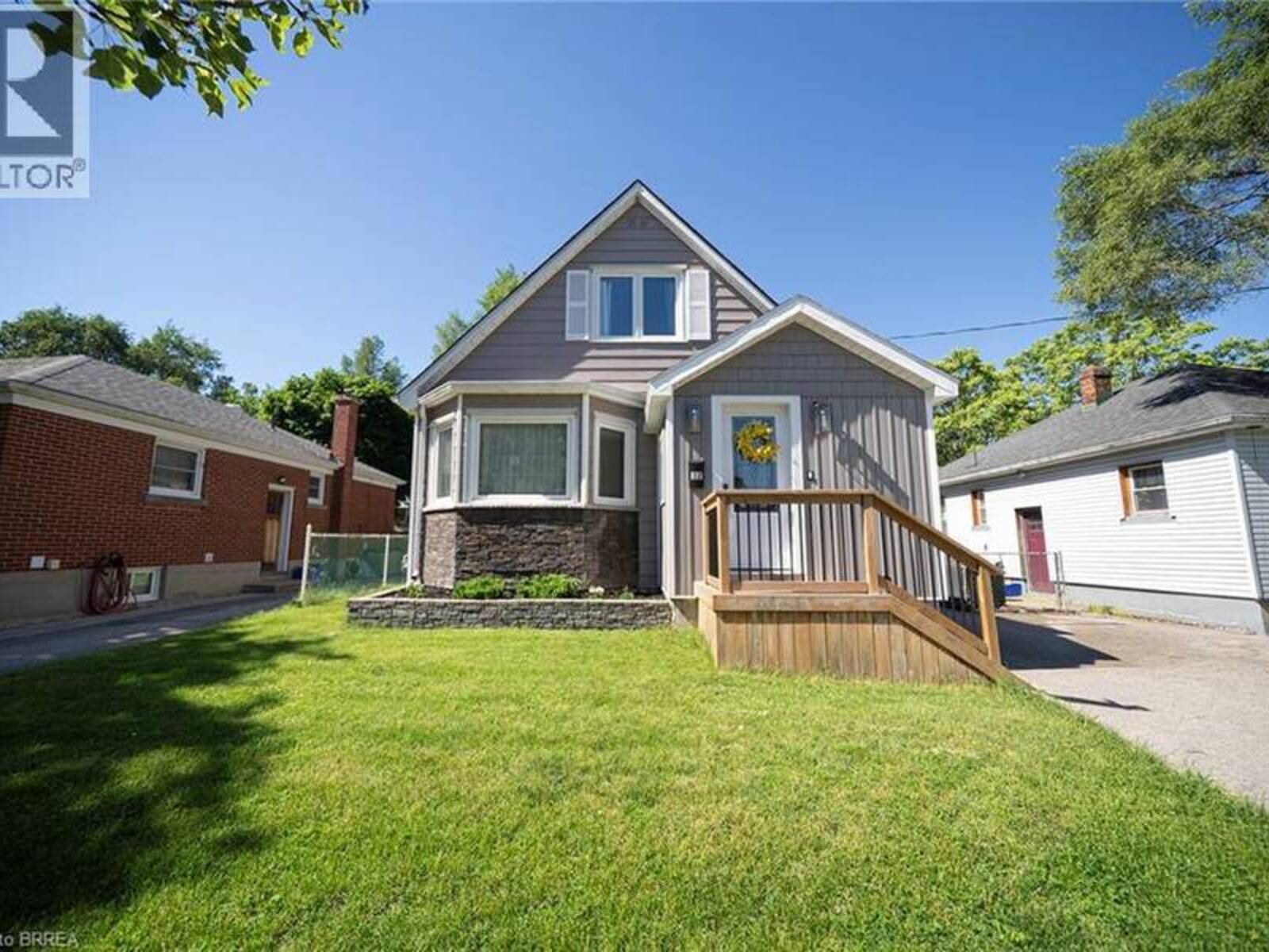 32 ELMWOOD Avenue, Brantford, Ontario N3R 2J8