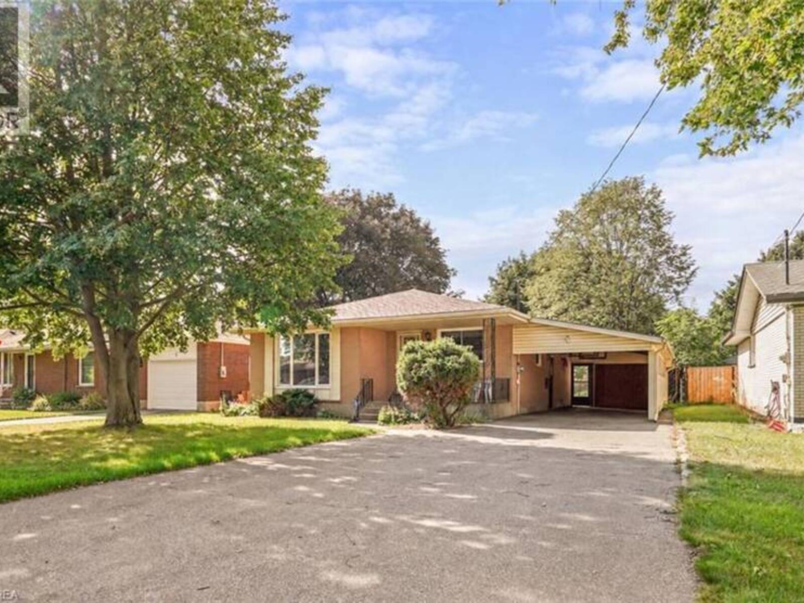 4 WADDINGTON Street, Brantford, Ontario N3R 2R1