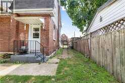 86 VICTORIA Street | Brantford Ontario | Slide Image Three