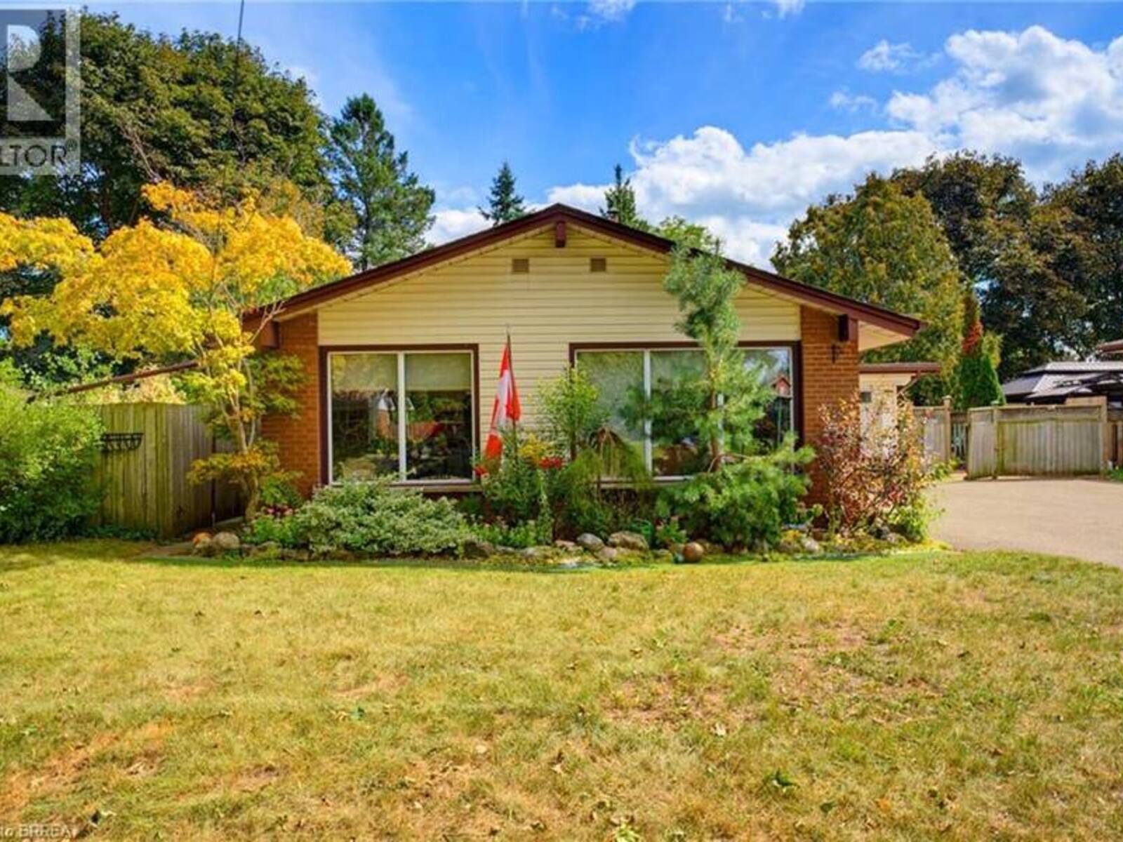 11 REDWOOD Road, Brantford, Ontario N3R 3M2