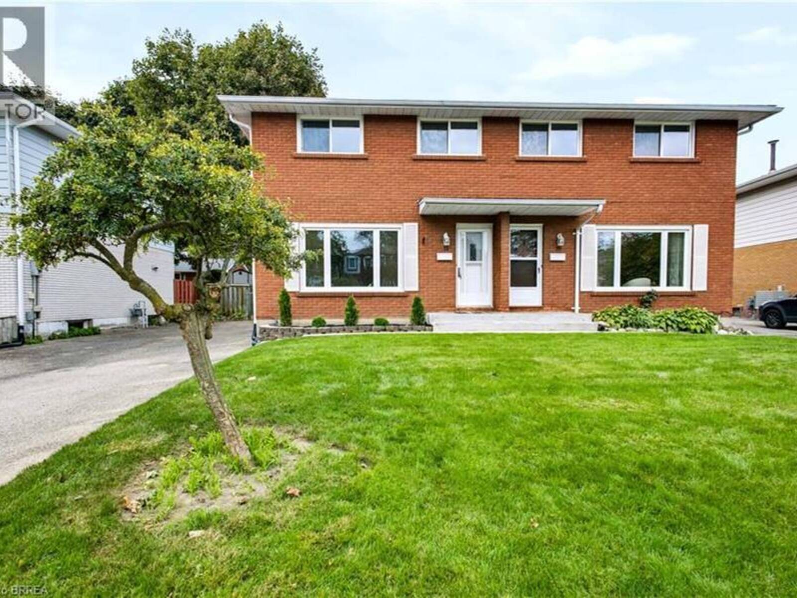 33 COACHWOOD Road, Brantford, Ontario N3R 3R5