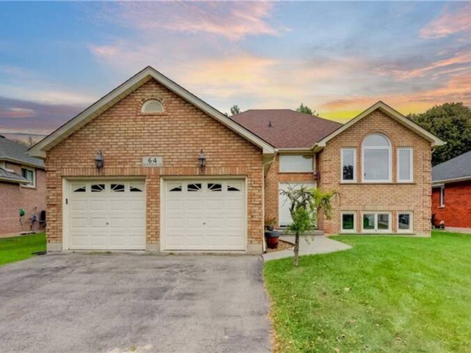 64 BLACKFRIAR Lane, Brantford, Ontario N3R 7L3