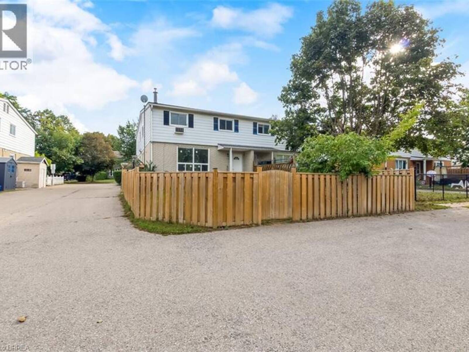51 METCALFE Crescent Unit# D, Brantford, Ontario N3R 2L7