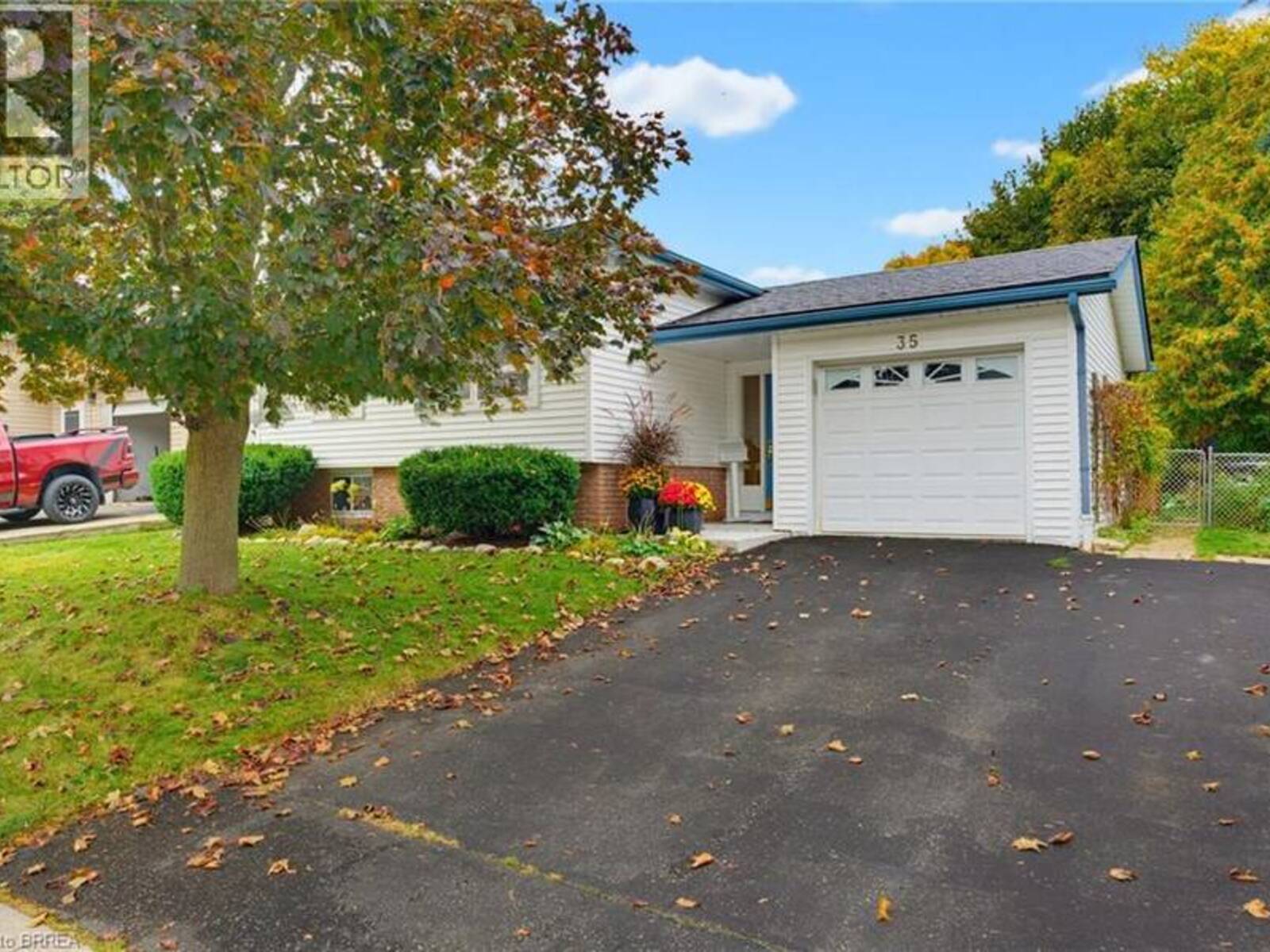 35 SCOTT Road, Cambridge, Ontario N3C 2X5