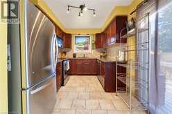 9 ONSLOW Court | Oakville Ontario | Slide Image Six