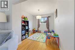 9 ONSLOW Court | Oakville Ontario | Slide Image Nine