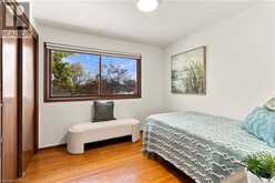 22 APPLEWOOD Crescent | Guelph Ontario | Slide Image Twelve