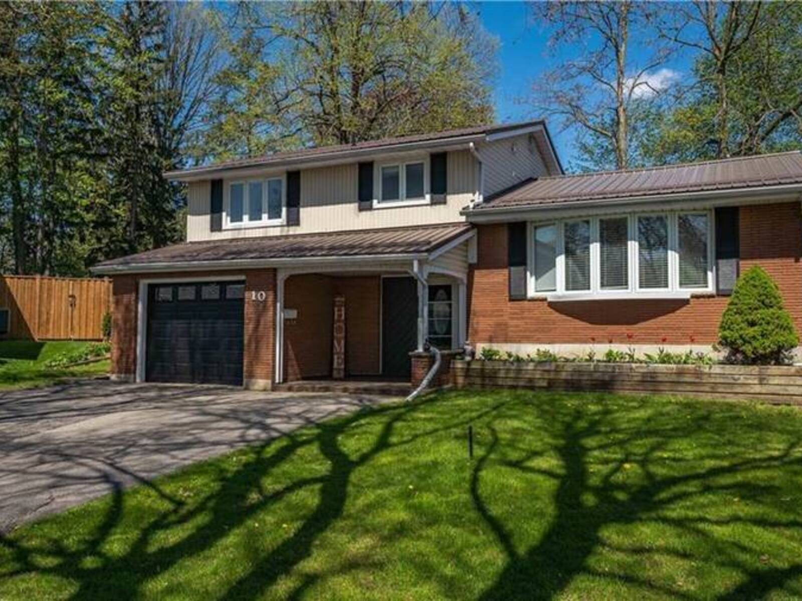 10 AARON Place, Brantford, Ontario N3R 2S8