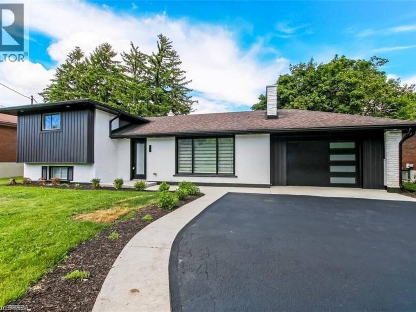 22 KENSINGTON Avenue, Brantford, Ontario N3R 3N7