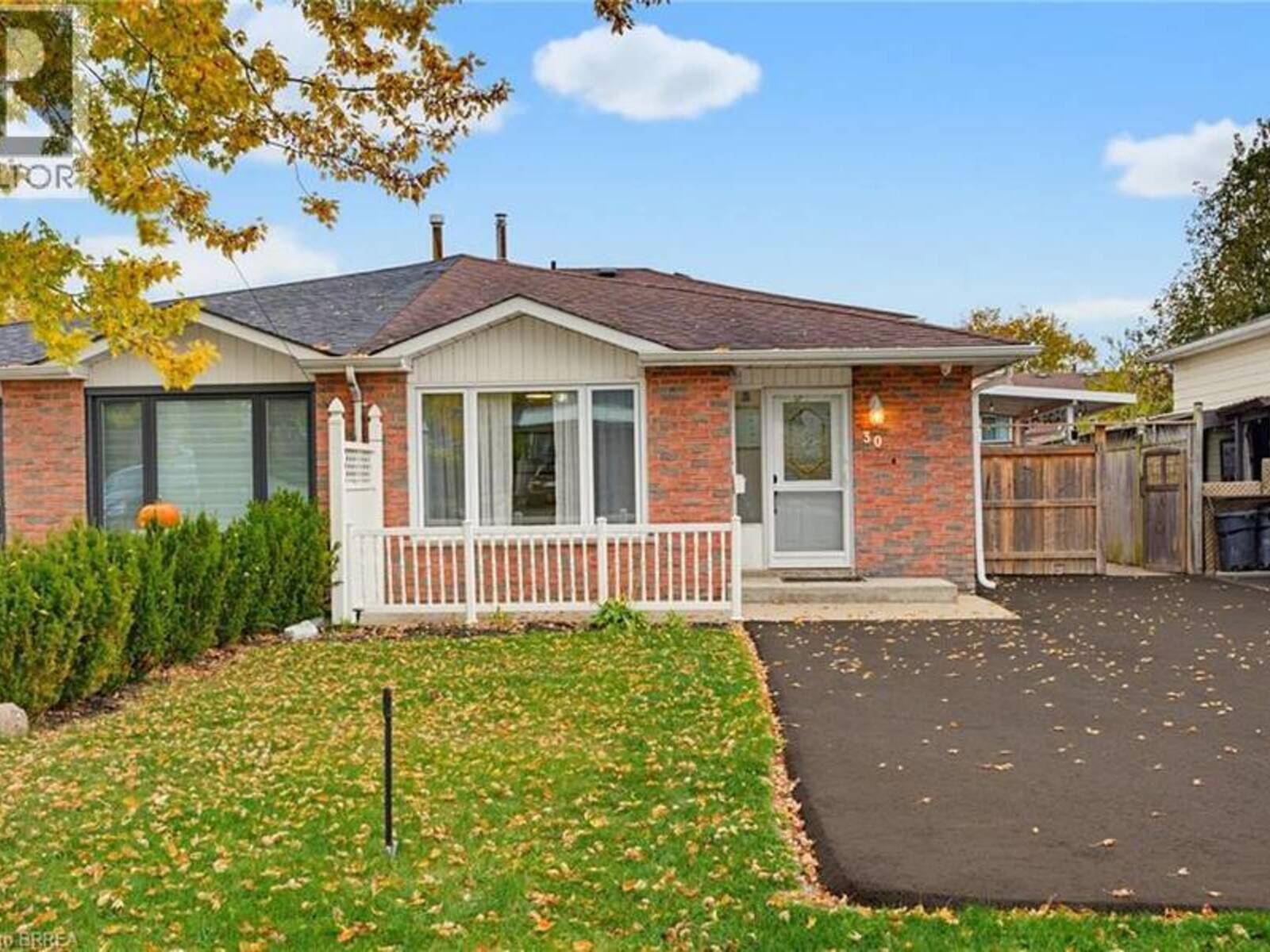 30 MAPLE Crescent, Paris, Ontario N3L 3R4