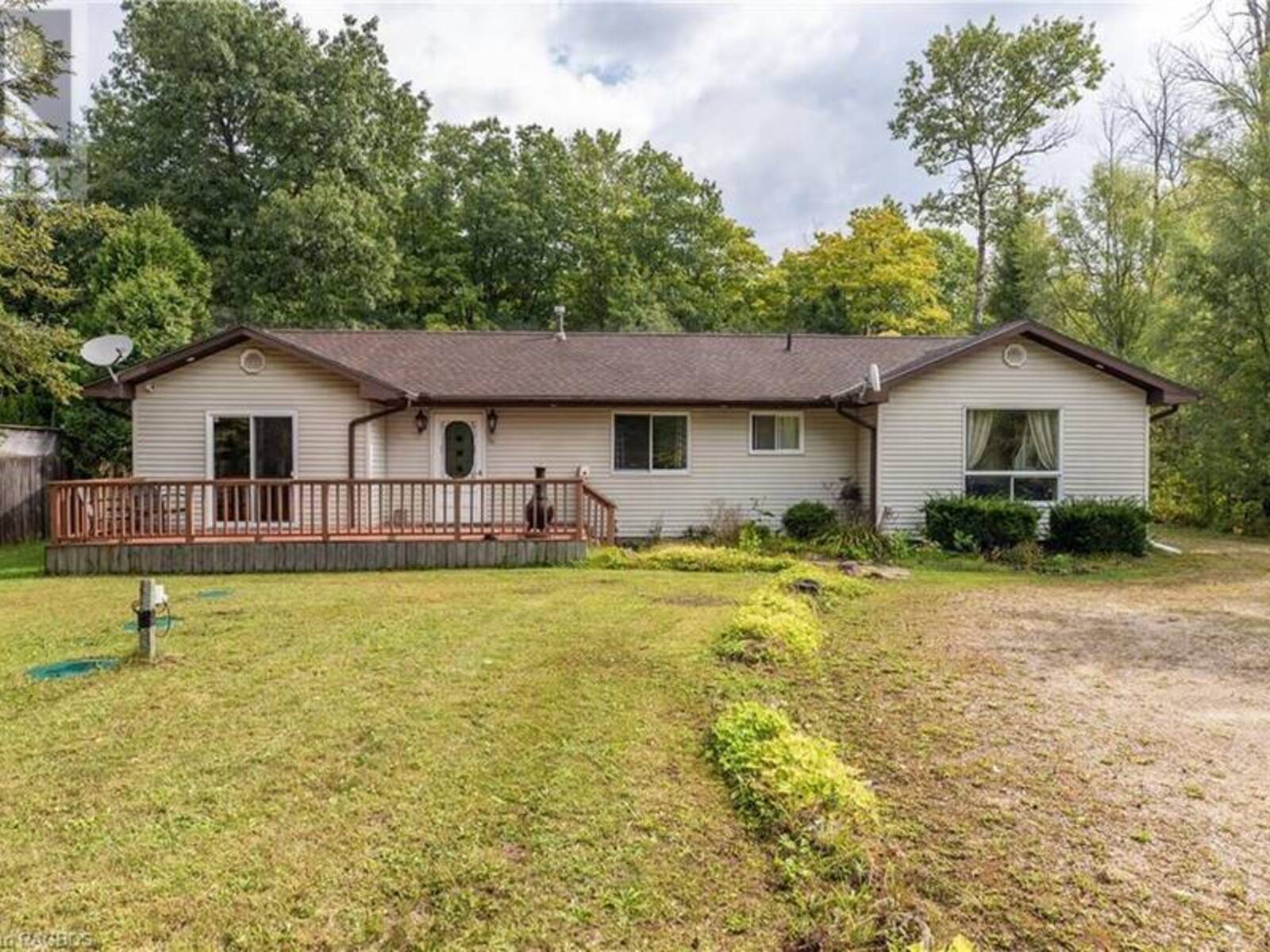 27 HEMLOCK Road, Oliphant, Ontario N0H 2T0