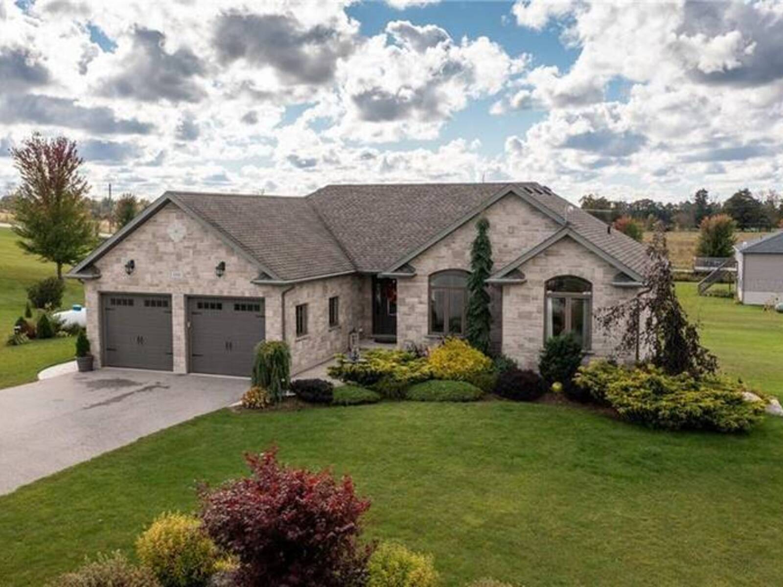 106 NEERHOF Lane, Georgian Bluffs, Ontario N4K 5N7