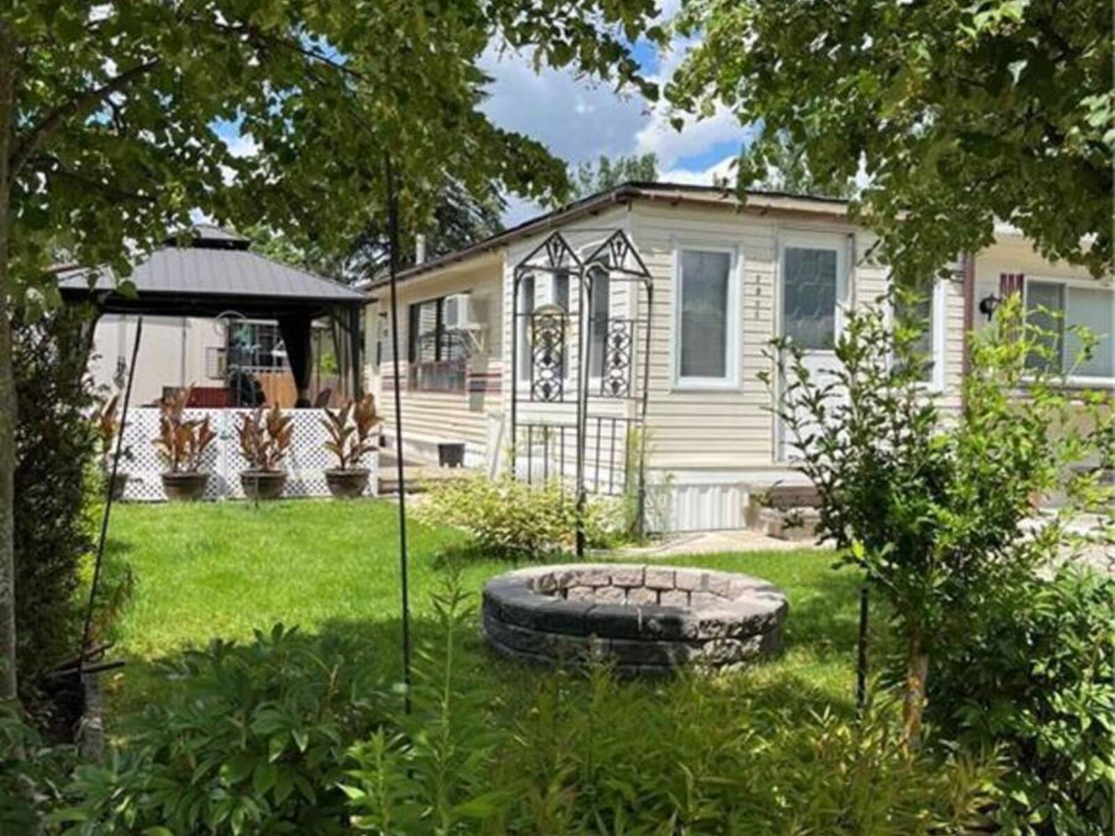 2073 FRIENDLY Boulevard, Belwood, Ontario N1M 2W5