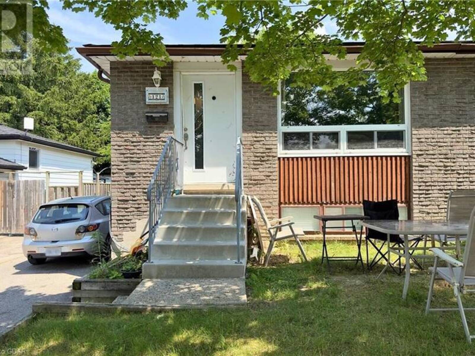 121 CONROY Crescent, Guelph, Ontario N1G 2V5