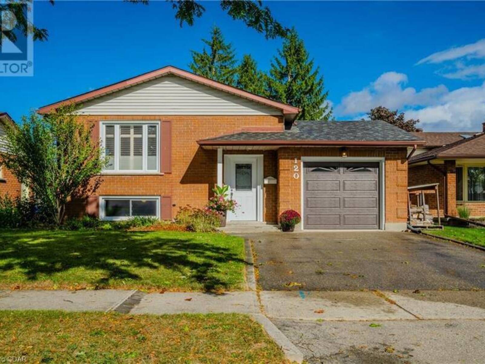 120 OAKHURST Crescent, Kitchener, Ontario N2B 3K3