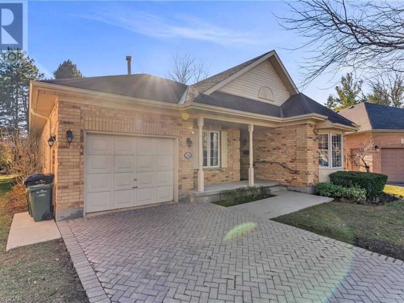 35 ARBORDALE Walk, Guelph, Ontario N1G 4X7