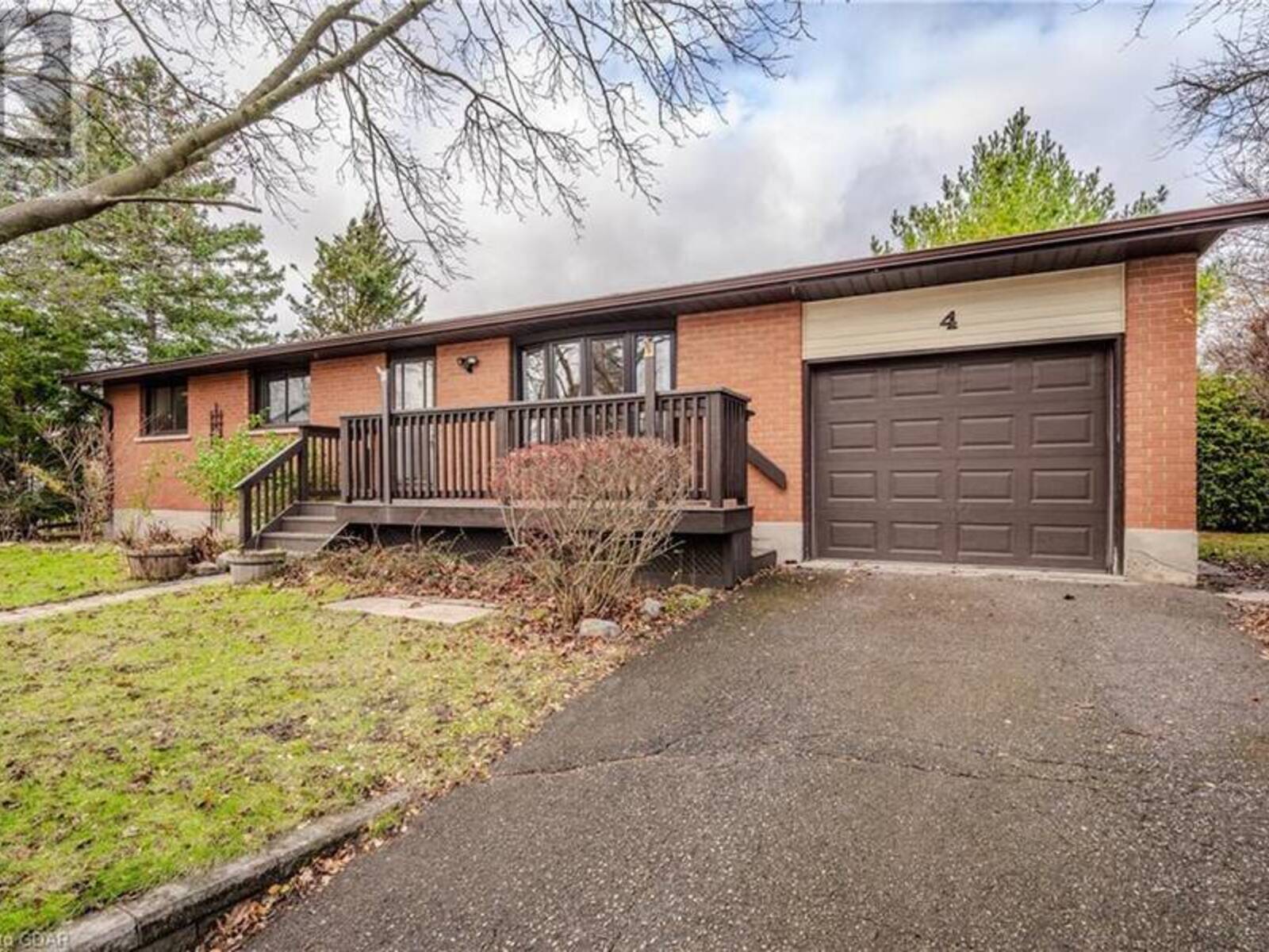 4 LAMBERT Crescent, Guelph, Ontario N1G 2R5