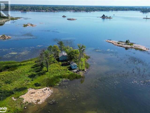 2 ISLAND 1110 Honey Harbour Ontario, P0E 1E0