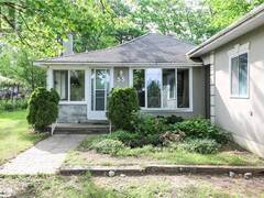 55 RIVER AVE Crescent Wasaga Beach Ontario, L9Z 2K6