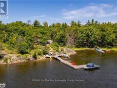 6932 ISLAND 1810 / BONE ISLAND Honey Harbour Ontario, P0E 1E0