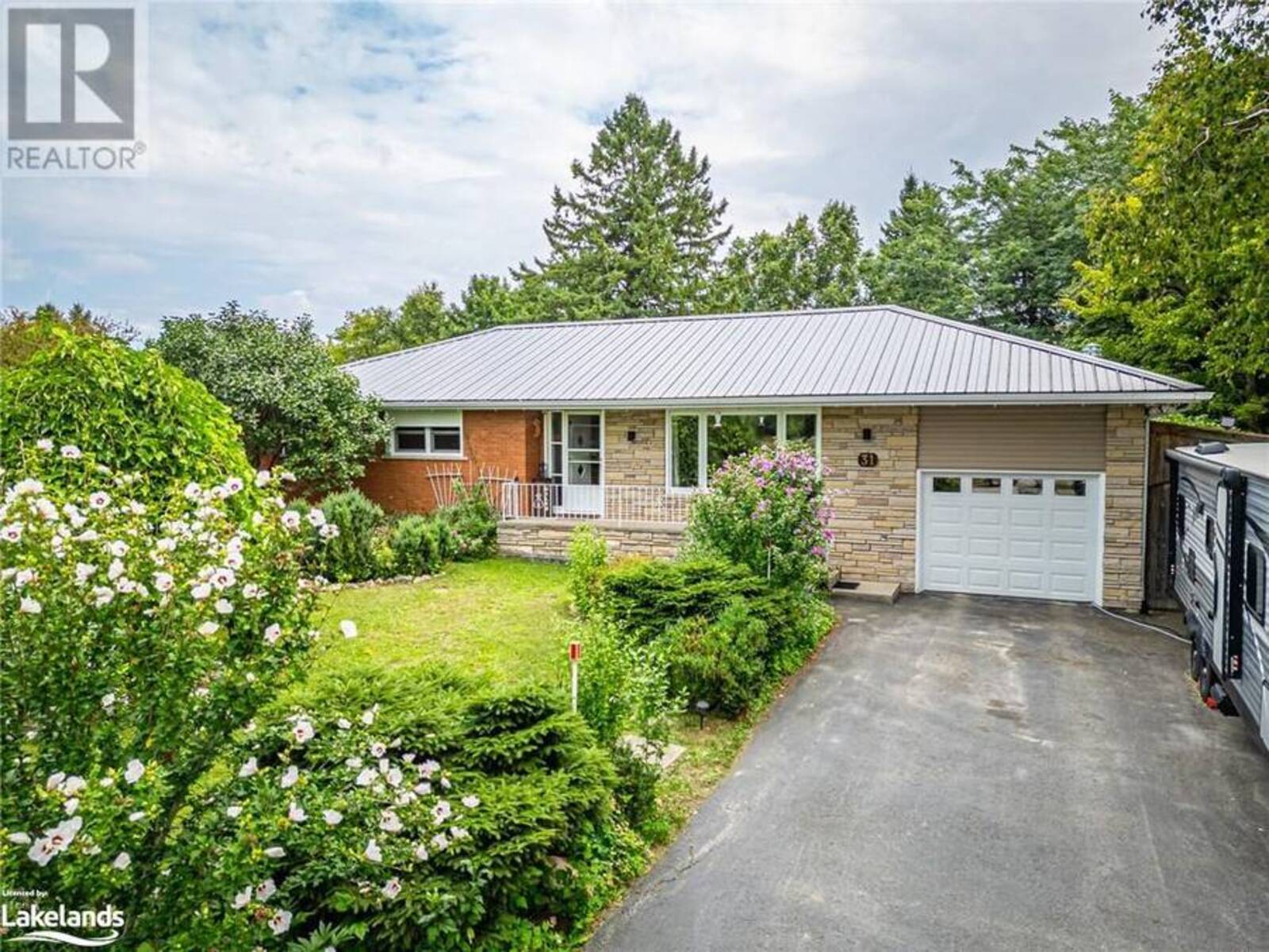 31 SAUNDERS Street, Collingwood, Ontario L9Y 0G3